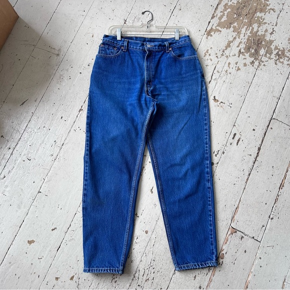 Levi's 550 Relaxed Fit Tapered Leg Distressed Jeans - Picture 5 of 16